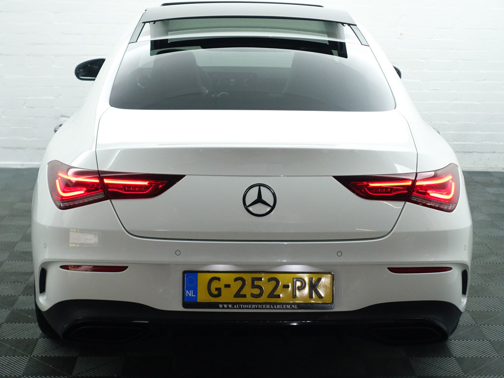 
Mercedes-Benz CLA-Klasse 180 AMG Night Edition Aut- Panoramadak, Sfeerverlichting, Camera, Xenon Led, Sport Leder vol									