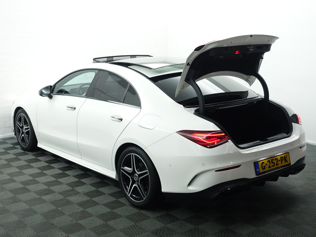 
Mercedes-Benz CLA-Klasse 180 AMG Night Edition Aut- Panoramadak, Sfeerverlichting, Camera, Xenon Led, Sport Leder vol									