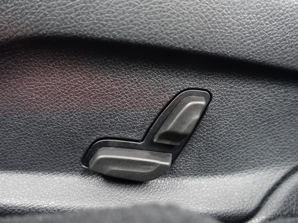 
Mercedes-Benz E-Klasse 200 d AMG Night Edition Aut- Magno Mat zwart, Panoramadak, Sfeerverlichting, Sport Leder Interieur vol									