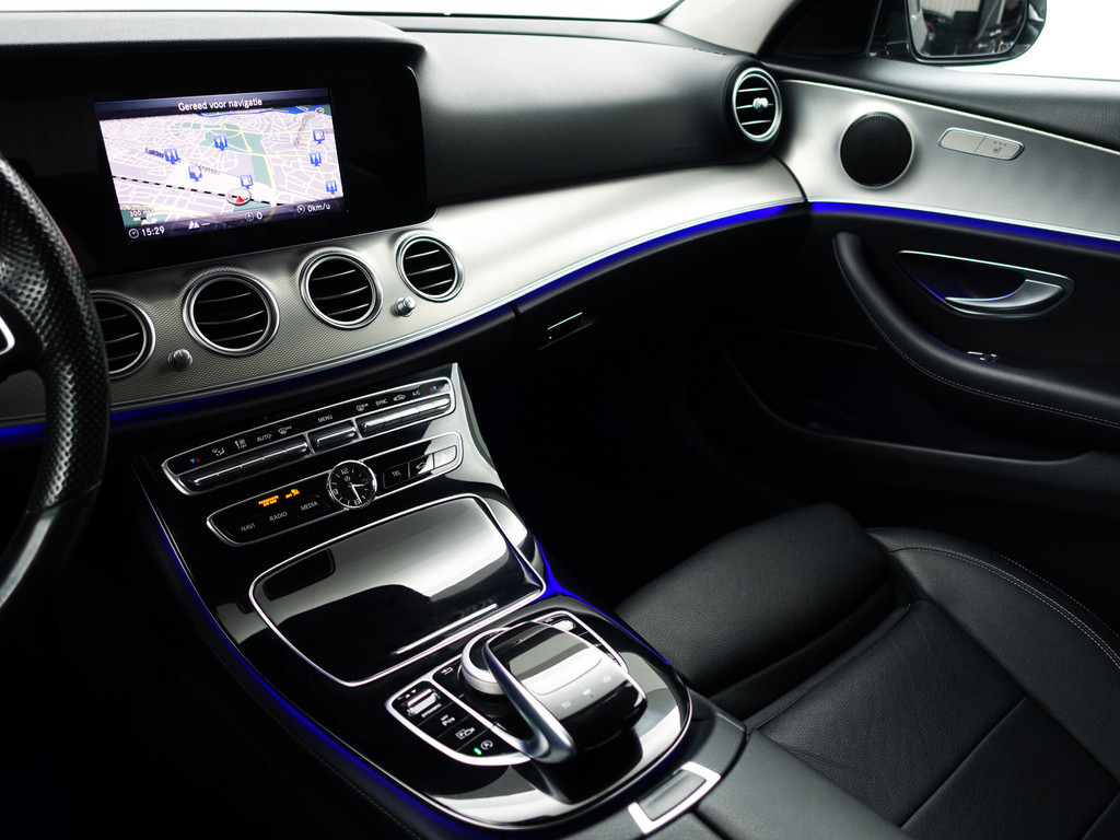 
Mercedes-Benz E-Klasse 200 AMG Presige Aut- Sfeerverlichting, 360 Camera, Lane Assist, Park Assist, Xenon Led, Leder Comfort Interieur vol									