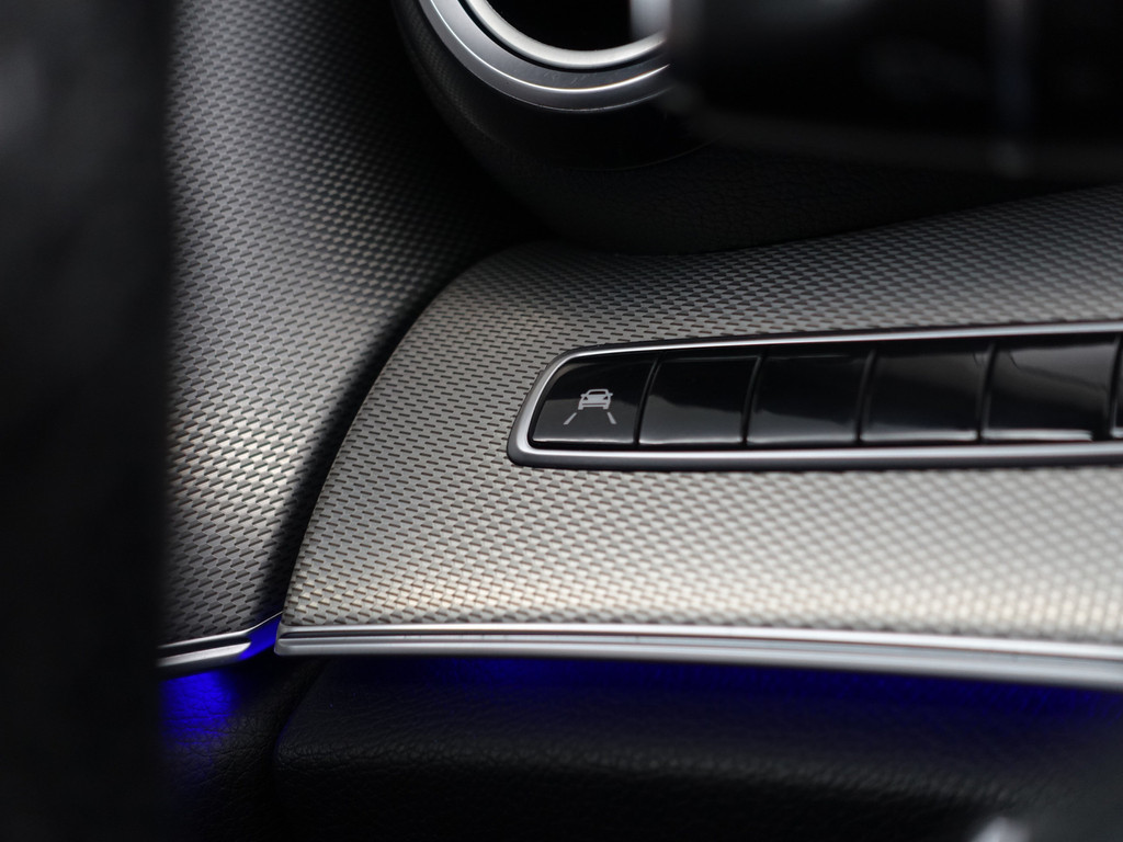 
Mercedes-Benz E-Klasse 200 AMG Presige Aut- Sfeerverlichting, 360 Camera, Lane Assist, Park Assist, Xenon Led, Leder Comfort Interieur vol									