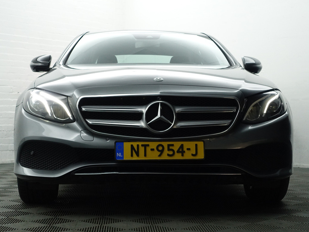 
Mercedes-Benz E-Klasse 200 AMG Presige Aut- Sfeerverlichting, 360 Camera, Lane Assist, Park Assist, Xenon Led, Leder Comfort Interieur vol									