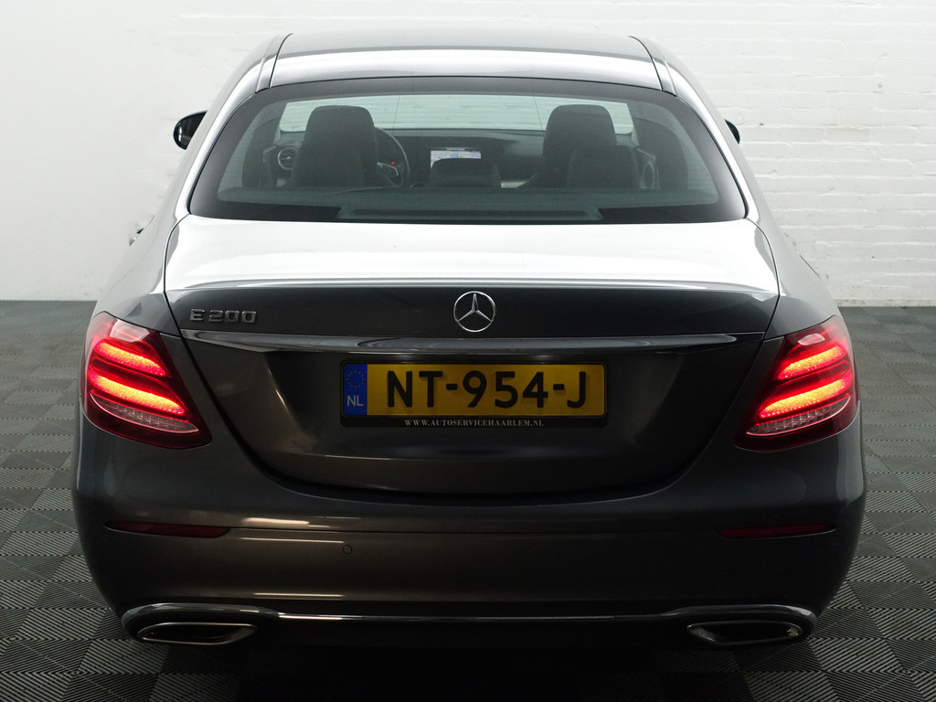 
Mercedes-Benz E-Klasse 200 AMG Presige Aut- Sfeerverlichting, 360 Camera, Lane Assist, Park Assist, Xenon Led, Leder Comfort Interieur vol									