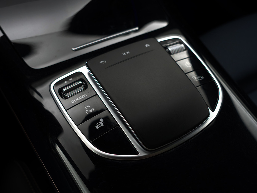 
Mercedes-Benz EQC 400 4MATIC Premium Plus 80 kWh- Schuifdak, Memory Seats, Burmester Audio, Elek Trekhaak, 360 Camera, Head Up vol									