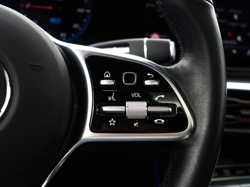 
Mercedes-Benz EQC 400 4MATIC Premium Plus 80 kWh- Schuifdak, Memory Seats, Burmester Audio, Elek Trekhaak, 360 Camera, Head Up vol									