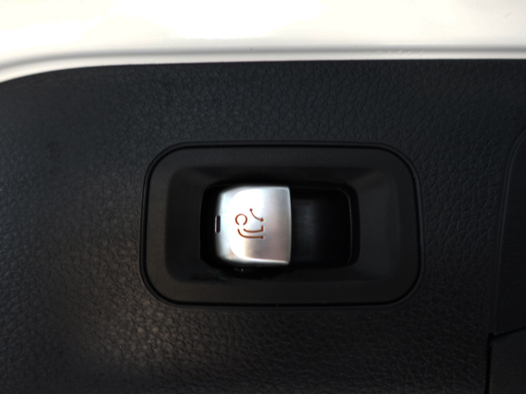 
Mercedes-Benz EQC 400 4MATIC Premium Plus 80 kWh- Schuifdak, Memory Seats, Burmester Audio, Elek Trekhaak, 360 Camera, Head Up vol									