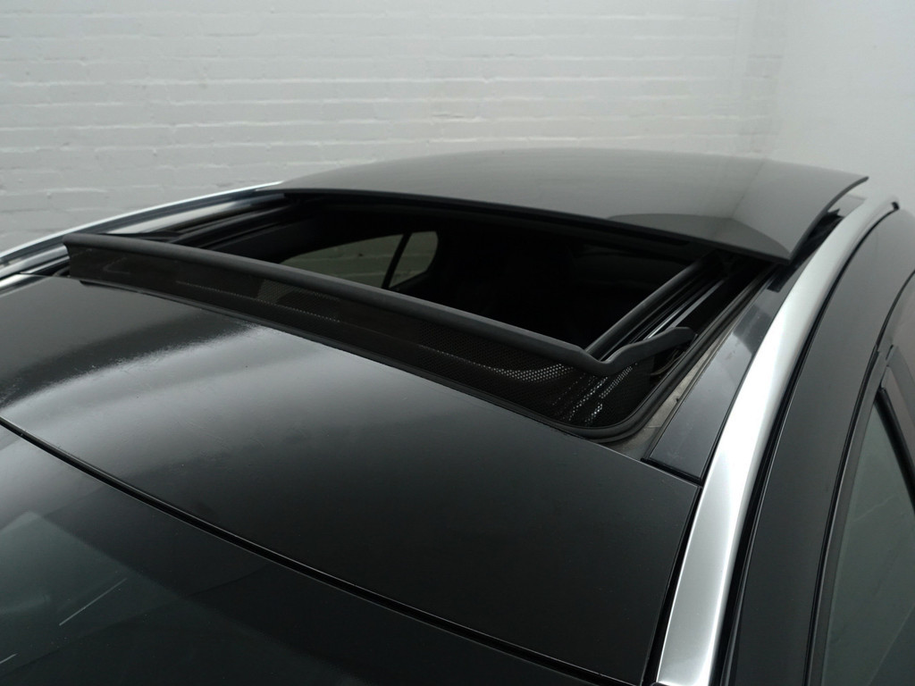 
Mercedes-Benz GLA 200 CDI AMG Edition 1 Aut- Night Edition, Panodak, Xenon Led, Park Assist, Navi, Clima, Cruise vol									