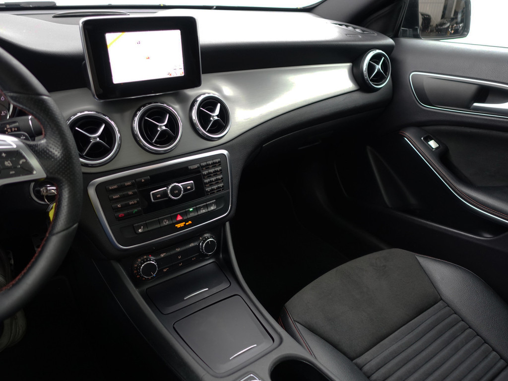 
Mercedes-Benz GLA 200 CDI AMG Edition 1 Aut- Night Edition, Panodak, Xenon Led, Park Assist, Navi, Clima, Cruise vol									