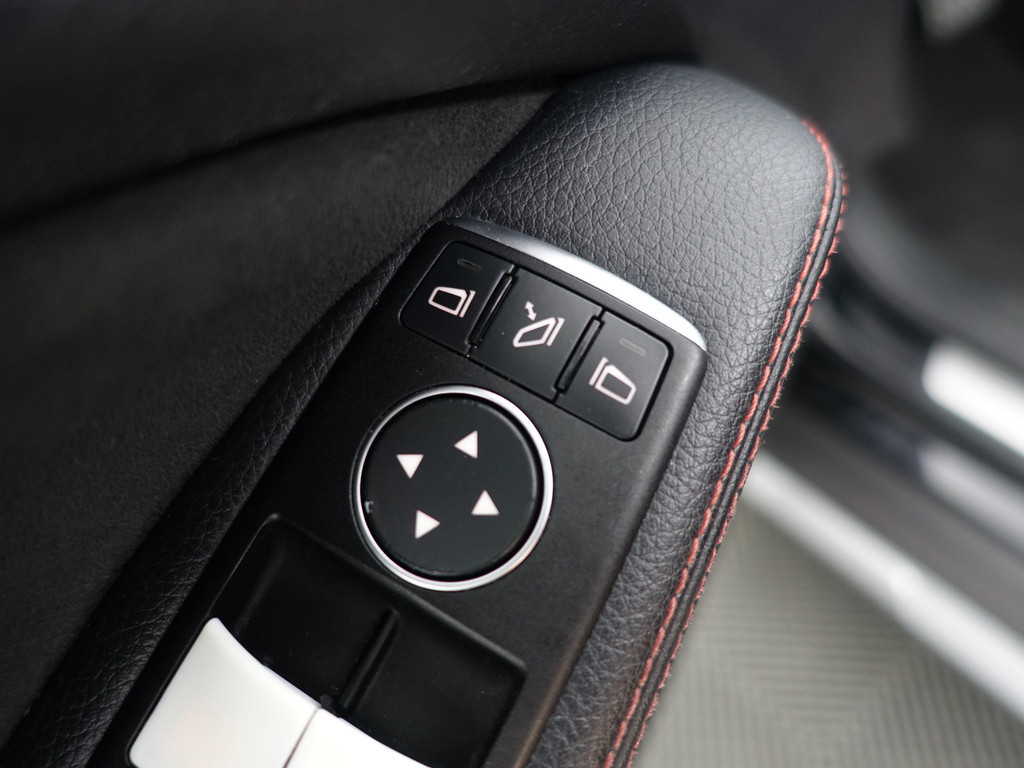 
Mercedes-Benz GLA 200 CDI AMG Edition 1 Aut- Night Edition, Panodak, Xenon Led, Park Assist, Navi, Clima, Cruise vol									