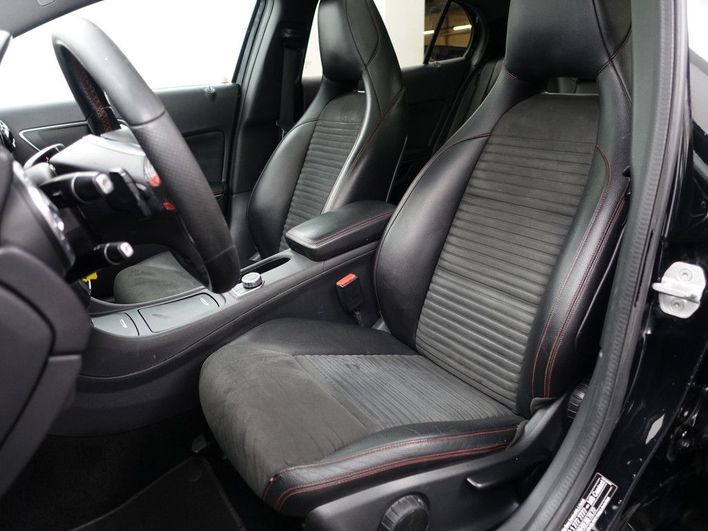 
Mercedes-Benz GLA 200 CDI AMG Edition 1 Aut- Night Edition, Panodak, Xenon Led, Park Assist, Navi, Clima, Cruise vol									