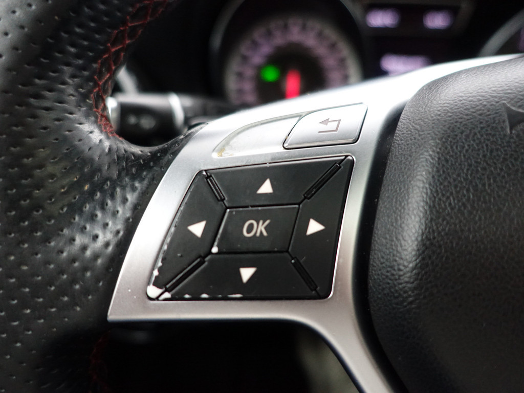 
Mercedes-Benz GLA 200 CDI AMG Edition 1 Aut- Night Edition, Panodak, Xenon Led, Park Assist, Navi, Clima, Cruise vol									