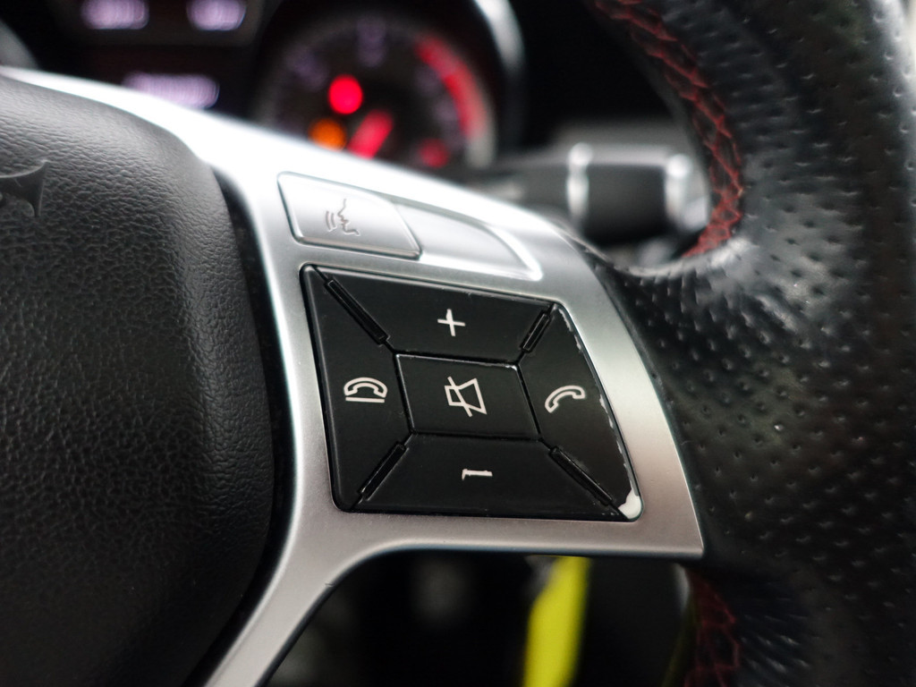 
Mercedes-Benz GLA 200 CDI AMG Edition 1 Aut- Night Edition, Panodak, Xenon Led, Park Assist, Navi, Clima, Cruise vol									