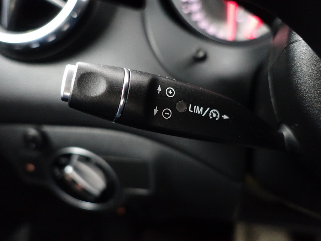 
Mercedes-Benz GLA 200 CDI AMG Edition 1 Aut- Night Edition, Panodak, Xenon Led, Park Assist, Navi, Clima, Cruise vol									