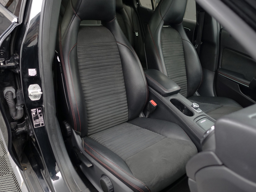 
Mercedes-Benz GLA 200 CDI AMG Edition 1 Aut- Night Edition, Panodak, Xenon Led, Park Assist, Navi, Clima, Cruise vol									