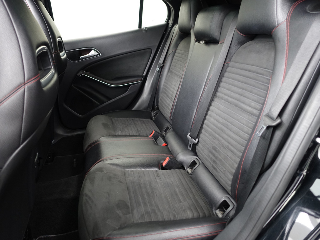 
Mercedes-Benz GLA 200 CDI AMG Edition 1 Aut- Night Edition, Panodak, Xenon Led, Park Assist, Navi, Clima, Cruise vol									