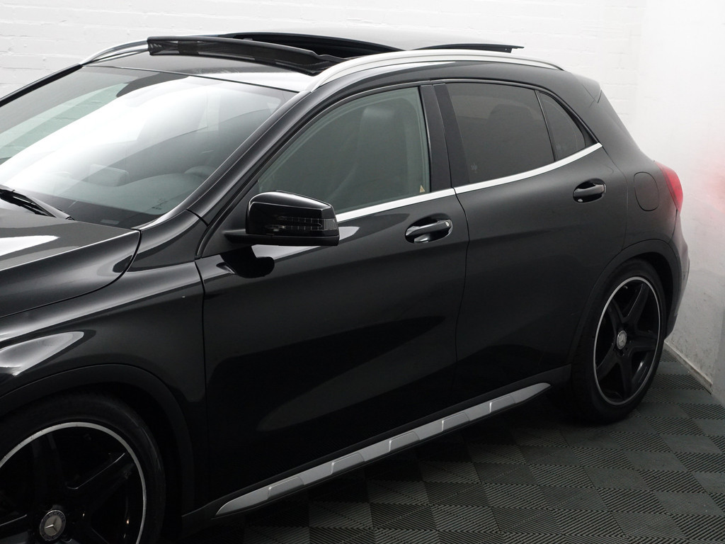 
Mercedes-Benz GLA 200 CDI AMG Edition 1 Aut- Night Edition, Panodak, Xenon Led, Park Assist, Navi, Clima, Cruise vol									