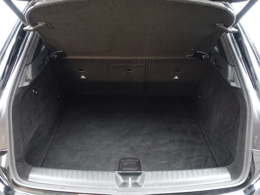 
Mercedes-Benz GLA 200 CDI AMG Edition 1 Aut- Night Edition, Panodak, Xenon Led, Park Assist, Navi, Clima, Cruise vol									