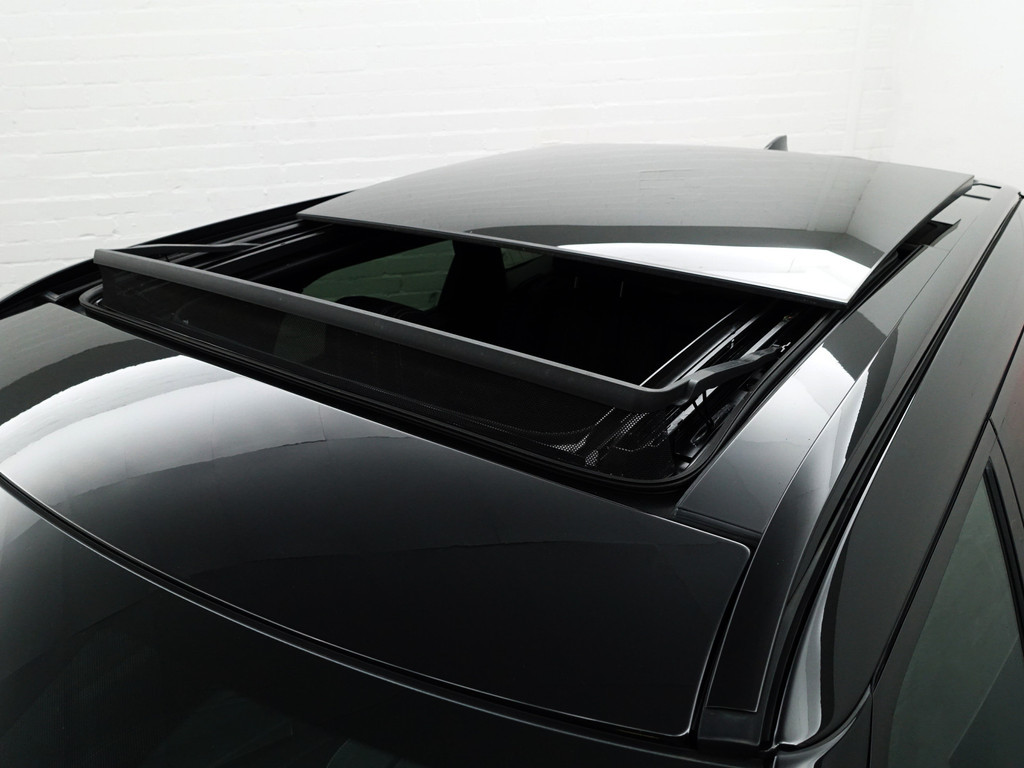 
Land Rover Range Rover Velar 2.0 P400e R-Dynamic SE Aut- Panodak, Stoelventilatie, CarPlay, Memory, Meridian Audio, Xenon led, Trekhaak vol									