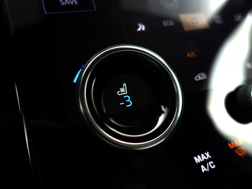 
Land Rover Range Rover Velar 2.0 P400e R-Dynamic SE Aut- Panodak, Stoelventilatie, CarPlay, Memory, Meridian Audio, Xenon led, Trekhaak vol									