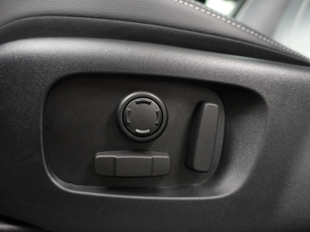 
Land Rover Range Rover Velar 2.0 P400e R-Dynamic SE Aut- Panodak, Stoelventilatie, CarPlay, Memory, Meridian Audio, Xenon led, Trekhaak vol									