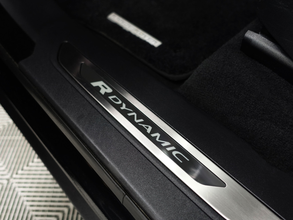 
Land Rover Range Rover Velar 2.0 P400e R-Dynamic SE Aut- Panodak, Stoelventilatie, CarPlay, Memory, Meridian Audio, Xenon led, Trekhaak vol									