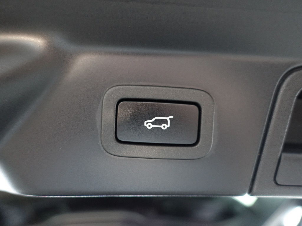 
Land Rover Range Rover Velar 2.0 P400e R-Dynamic SE Aut- Panodak, Stoelventilatie, CarPlay, Memory, Meridian Audio, Xenon led, Trekhaak vol									