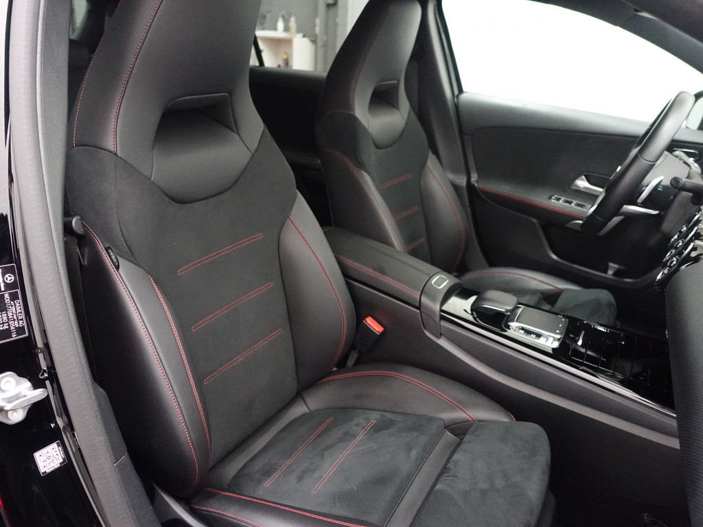 
Mercedes-Benz A-Klasse AMG Night Edition Aut- Xenon Led, Park Assist, Sport Interieur, Lane Assist, Keyless vol									