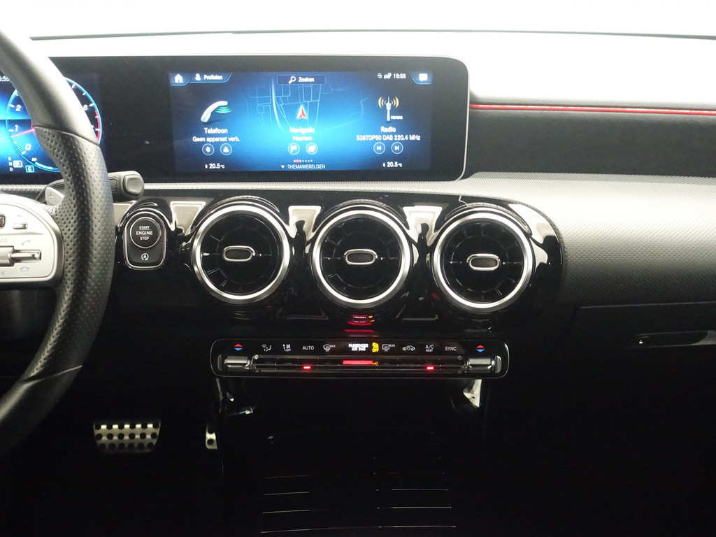 
Mercedes-Benz A-Klasse AMG Night Edition Aut- Xenon Led, Park Assist, Sport Interieur, Lane Assist, Keyless vol									