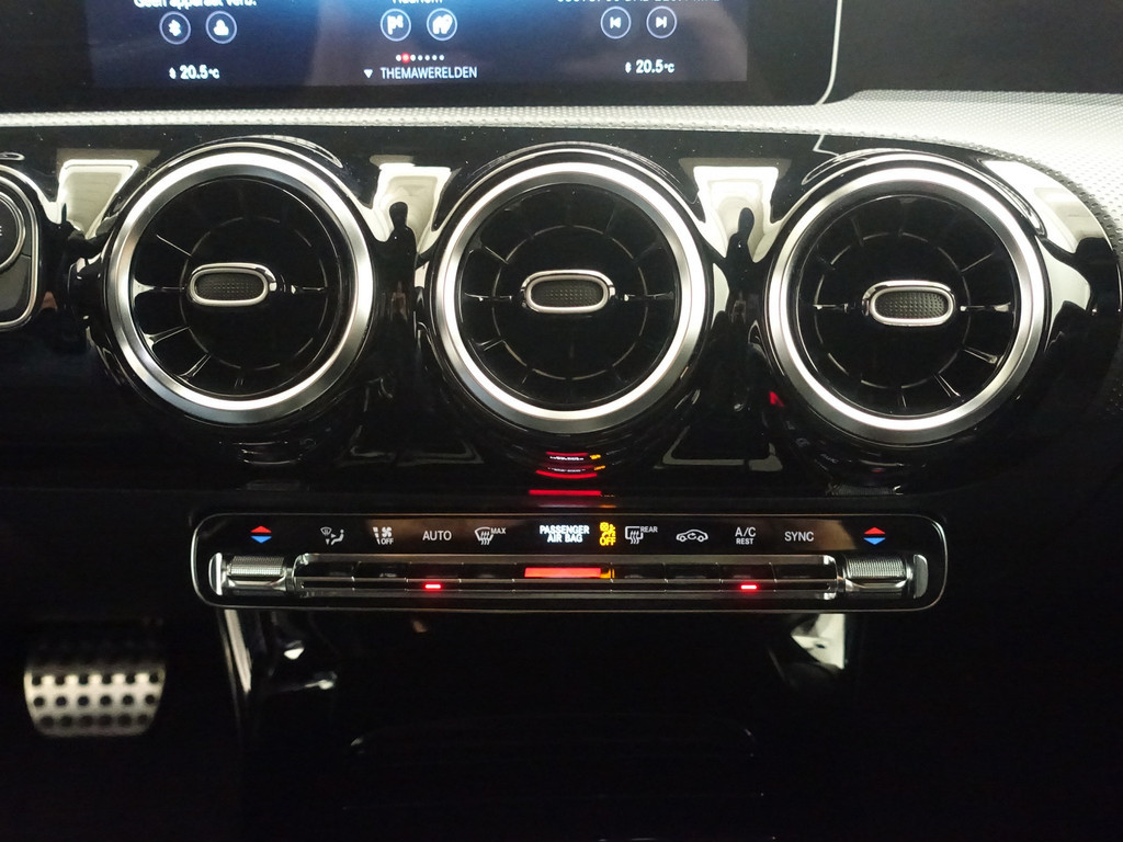 
Mercedes-Benz A-Klasse AMG Night Edition Aut- Xenon Led, Park Assist, Sport Interieur, Lane Assist, Keyless vol									