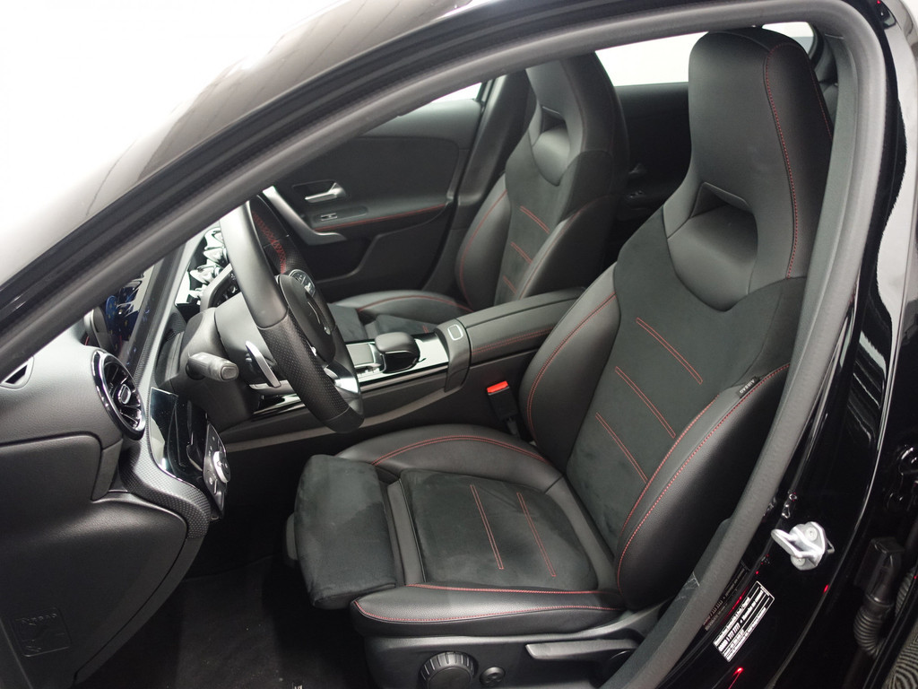 
Mercedes-Benz A-Klasse AMG Night Edition Aut- Xenon Led, Park Assist, Sport Interieur, Lane Assist, Keyless vol									