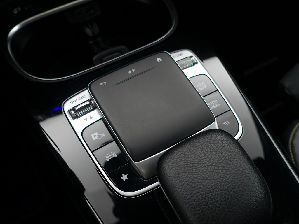 
Mercedes-Benz A-Klasse 250 AMG Yellow Art Aut- Panoramadak, Burmester Audio, Sfeerverlichting, Xenon Led, Stoelverwarming vol									