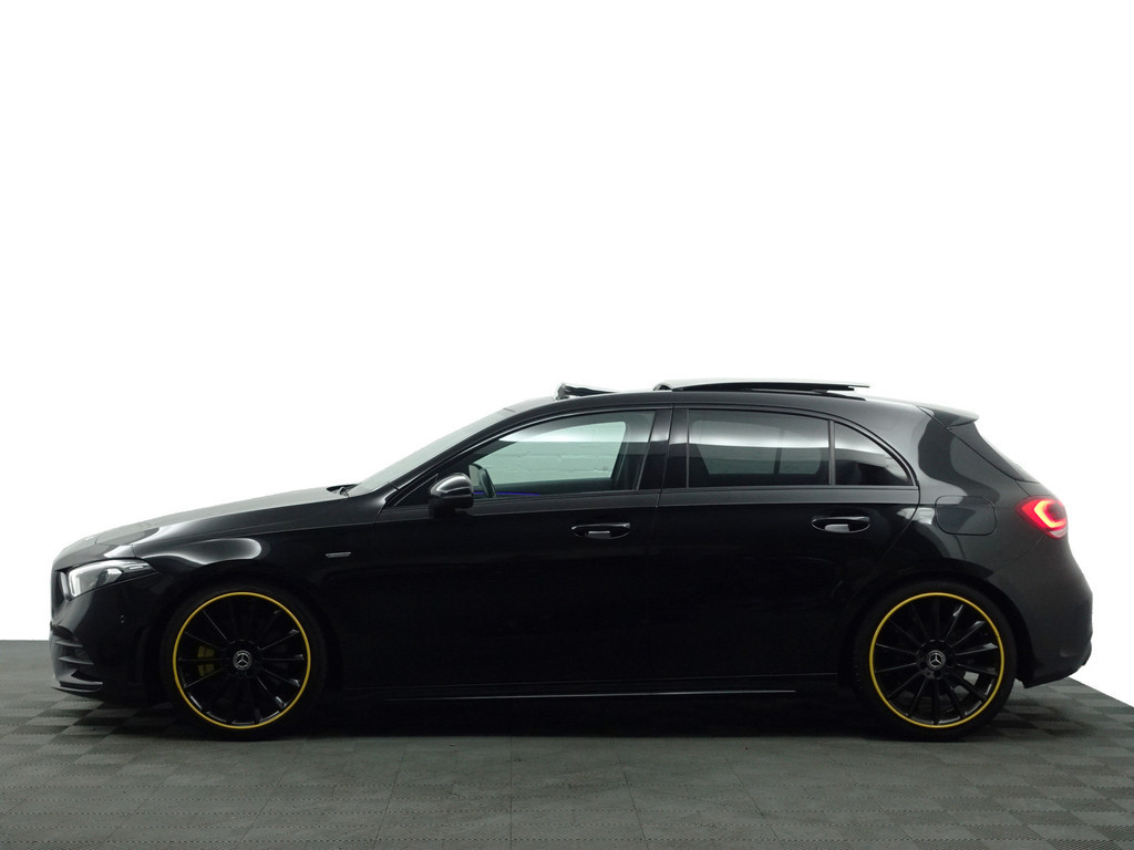 
Mercedes-Benz A-Klasse 250 AMG Yellow Art Aut- Panoramadak, Burmester Audio, Sfeerverlichting, Xenon Led, Stoelverwarming vol									