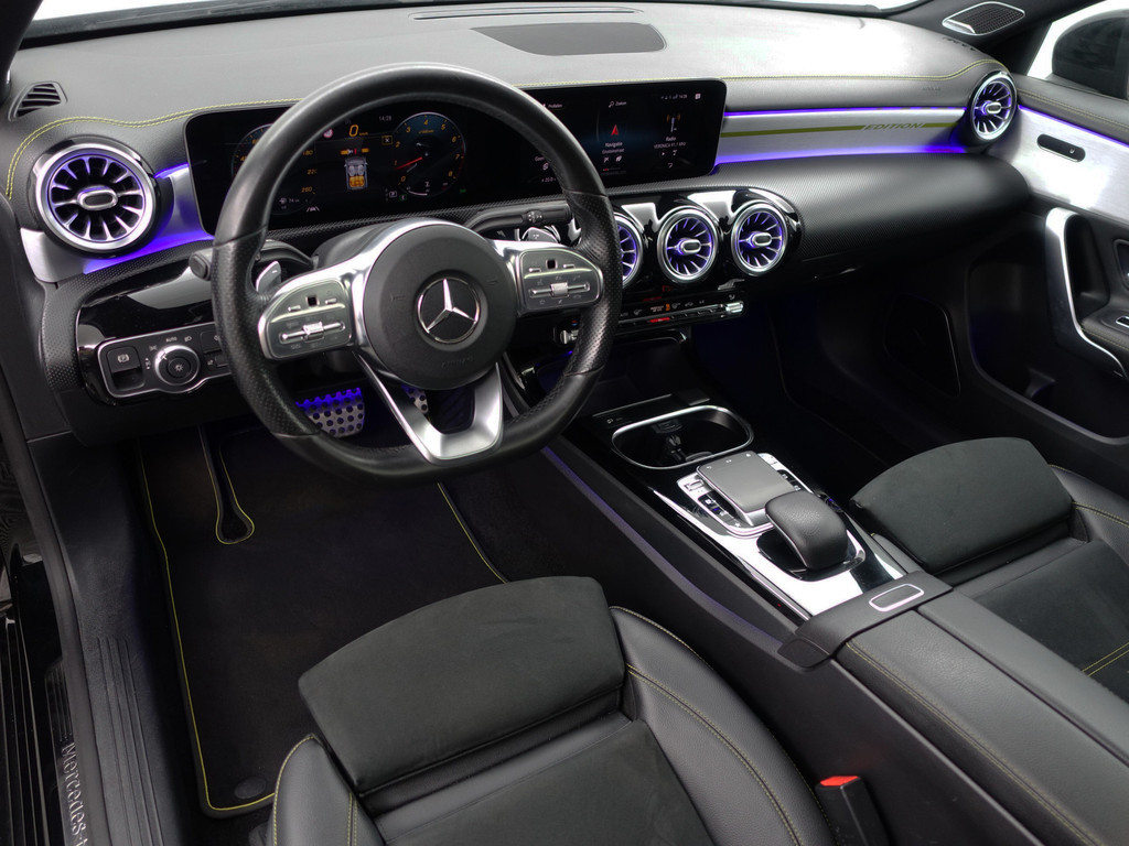 
Mercedes-Benz A-Klasse 250 AMG Yellow Art Aut- Panoramadak, Burmester Audio, Sfeerverlichting, Xenon Led, Stoelverwarming vol									