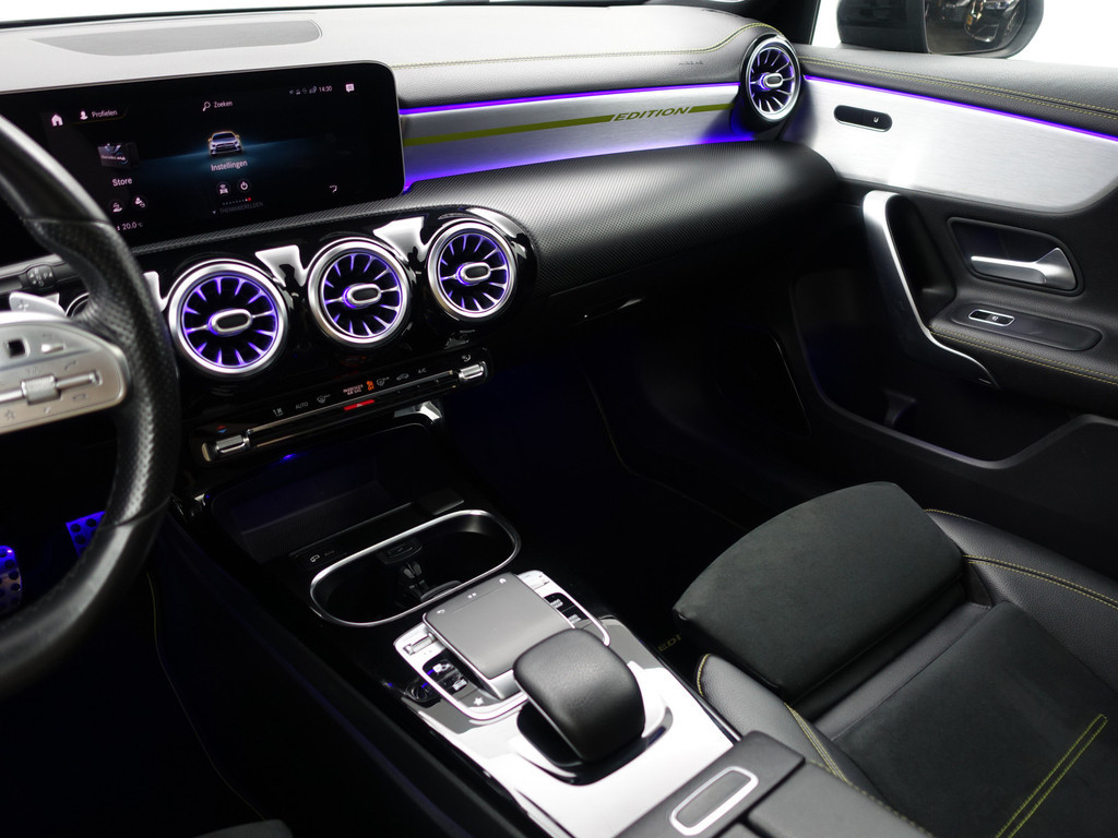 
Mercedes-Benz A-Klasse 250 AMG Yellow Art Aut- Panoramadak, Burmester Audio, Sfeerverlichting, Xenon Led, Stoelverwarming vol									