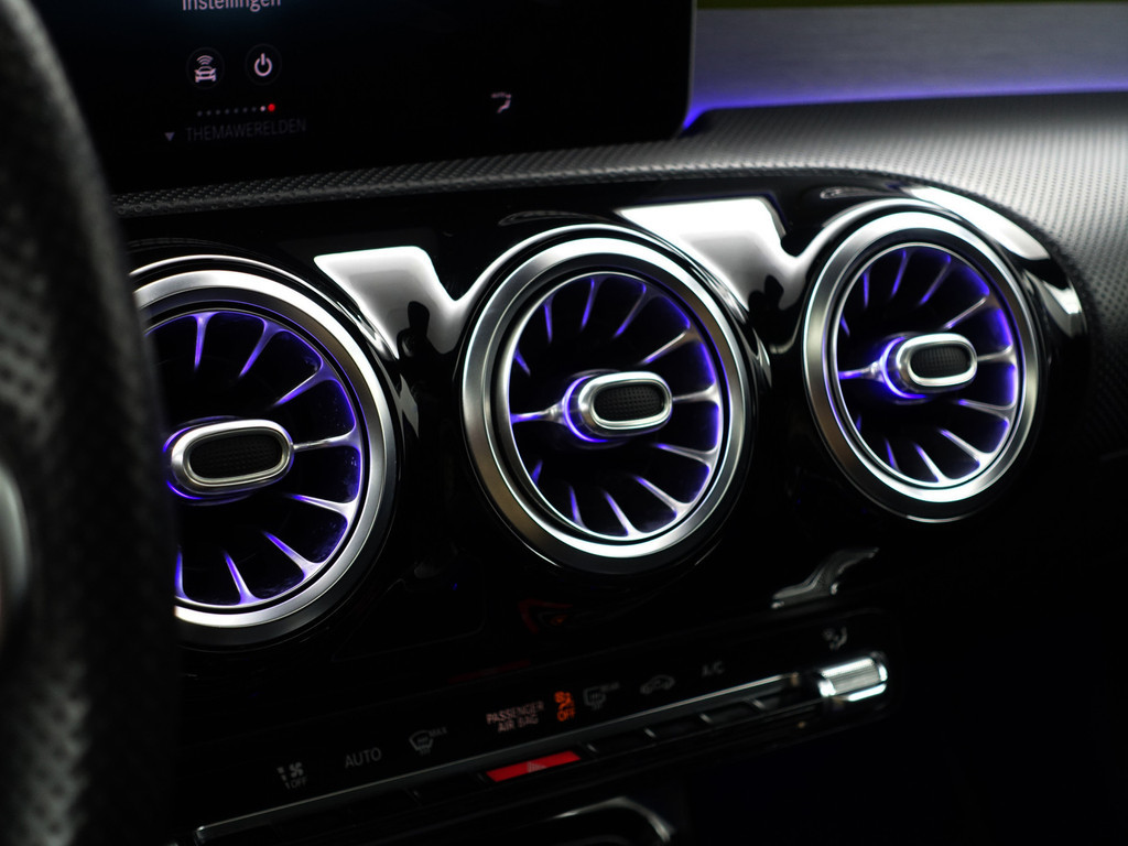 
Mercedes-Benz A-Klasse 250 AMG Yellow Art Aut- Panoramadak, Burmester Audio, Sfeerverlichting, Xenon Led, Stoelverwarming vol									