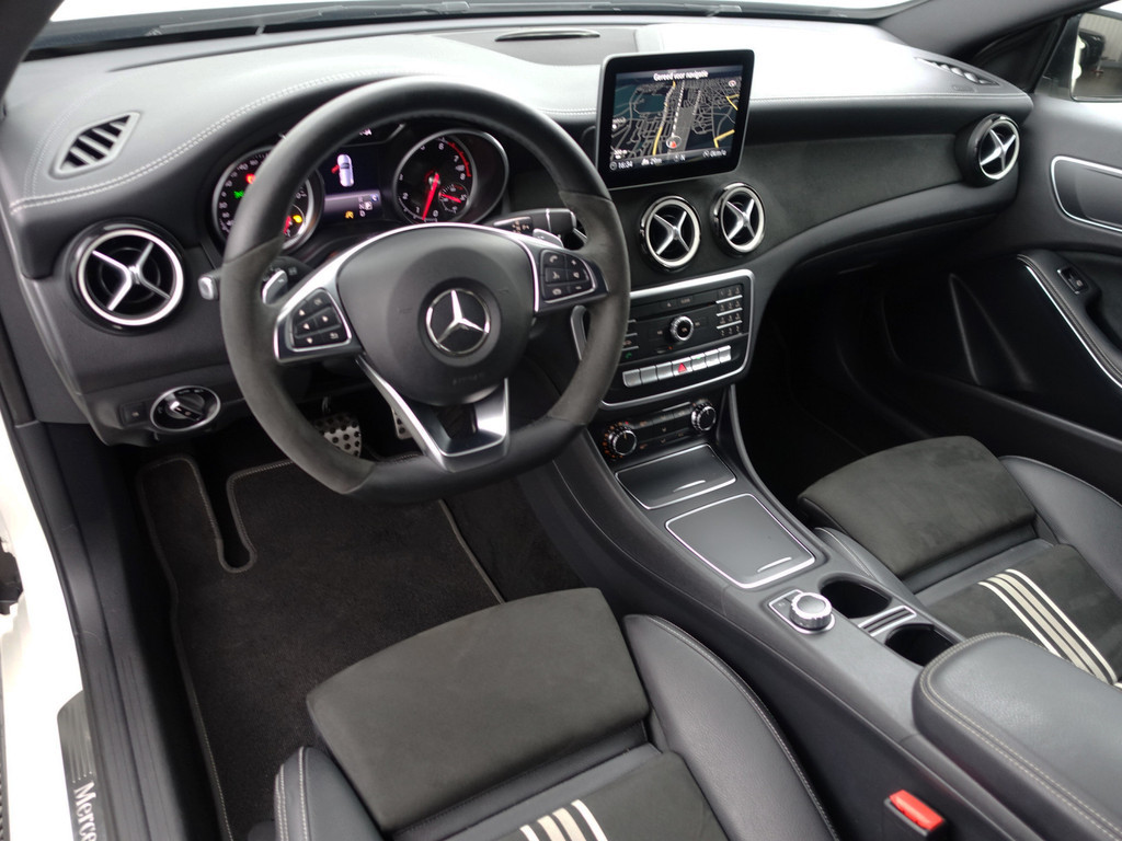 
								Mercedes-Benz A-Klasse 180 AMG White Art Edition Aut- Night Package, Sfeerverlichting, Camera, Keyless, Xenon Led, Dynamic Select vol									
