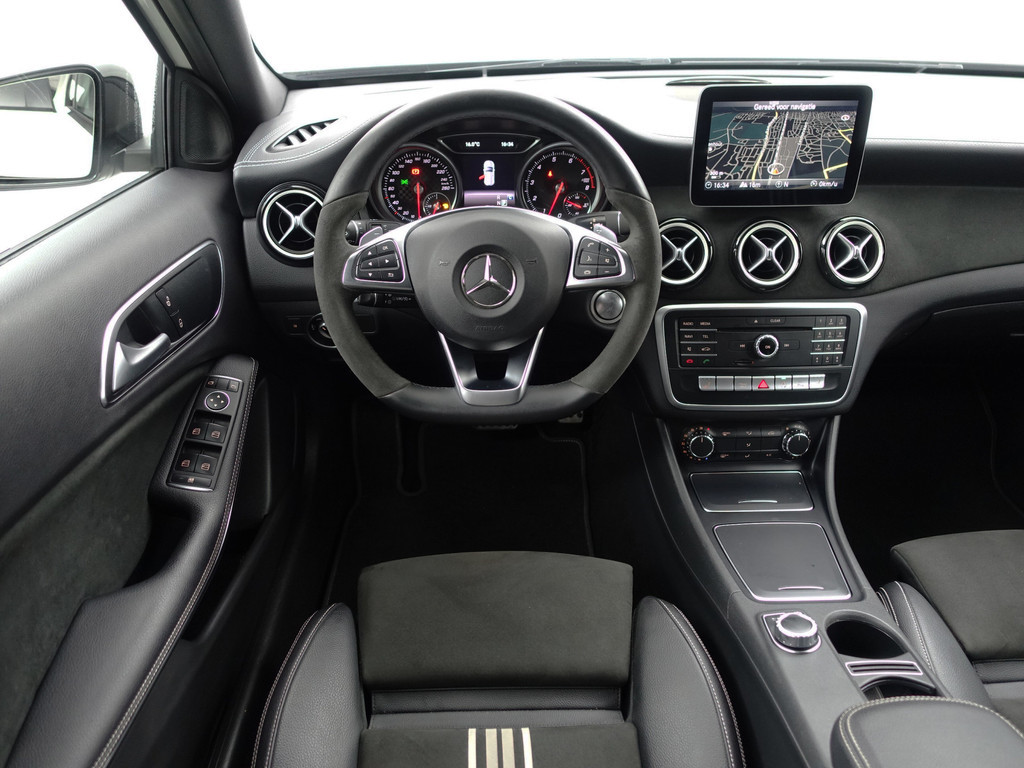 
								Mercedes-Benz A-Klasse 180 AMG White Art Edition Aut- Night Package, Sfeerverlichting, Camera, Keyless, Xenon Led, Dynamic Select vol									