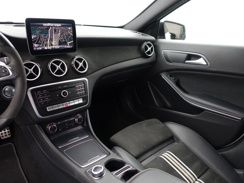 
								Mercedes-Benz A-Klasse 180 AMG White Art Edition Aut- Night Package, Sfeerverlichting, Camera, Keyless, Xenon Led, Dynamic Select vol									