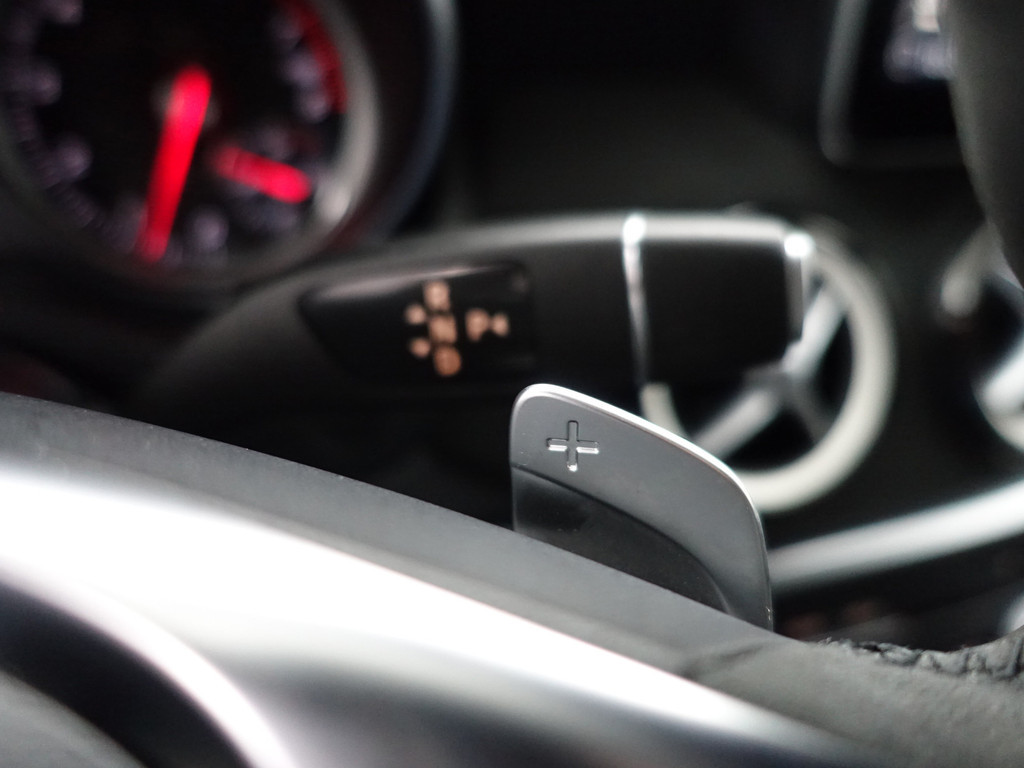 
								Mercedes-Benz A-Klasse 180 AMG White Art Edition Aut- Night Package, Sfeerverlichting, Camera, Keyless, Xenon Led, Dynamic Select vol									