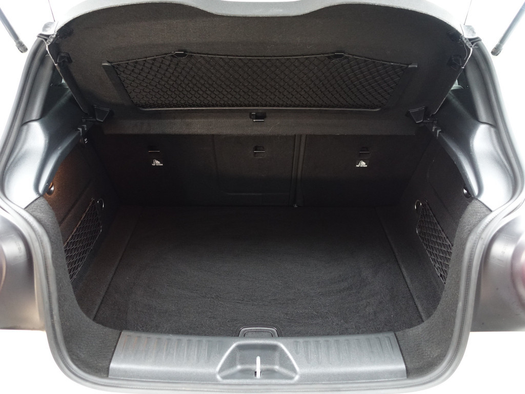 
								Mercedes-Benz A-Klasse 180 AMG White Art Edition Aut- Night Package, Sfeerverlichting, Camera, Keyless, Xenon Led, Dynamic Select vol									