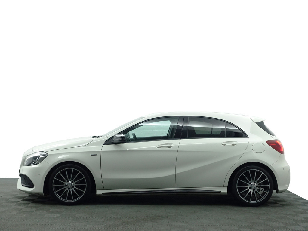 
								Mercedes-Benz A-Klasse 180 AMG White Art Edition Aut- Night Package, Sfeerverlichting, Camera, Keyless, Xenon Led, Dynamic Select vol									