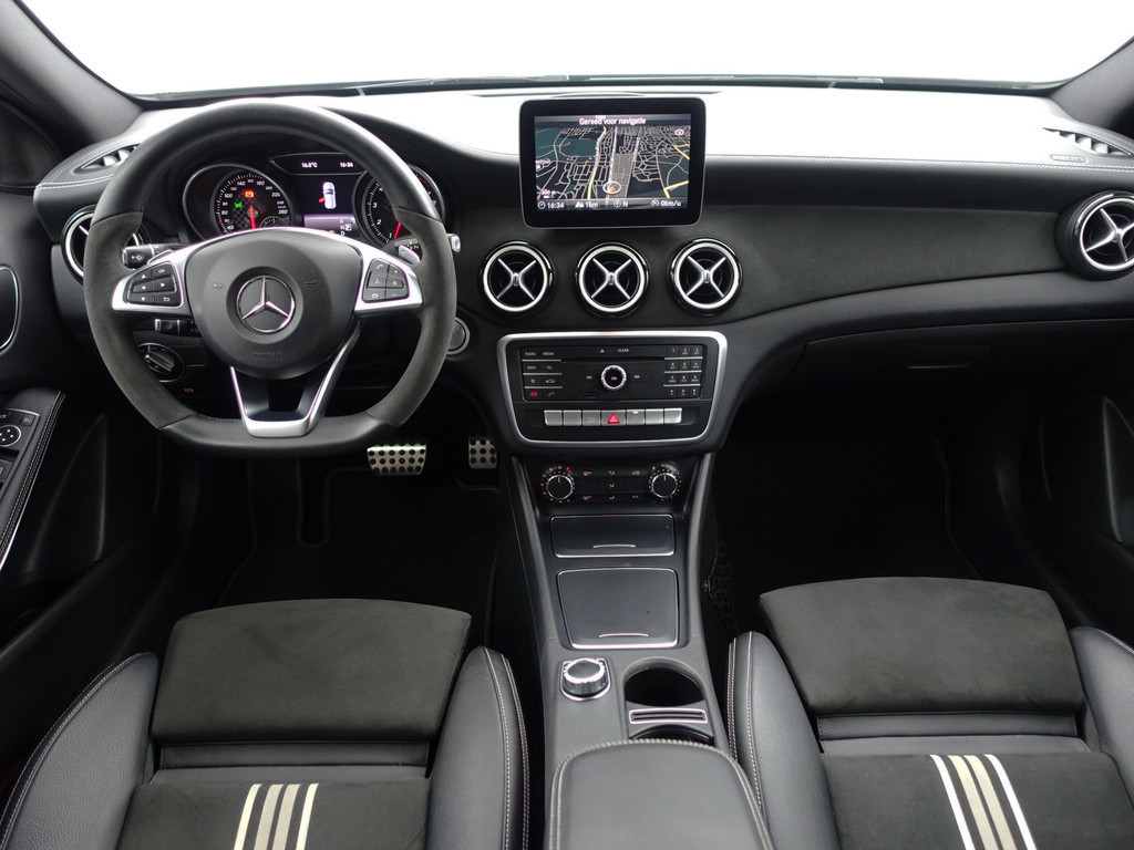 
								Mercedes-Benz A-Klasse 180 AMG White Art Edition Aut- Night Package, Sfeerverlichting, Camera, Keyless, Xenon Led, Dynamic Select vol									