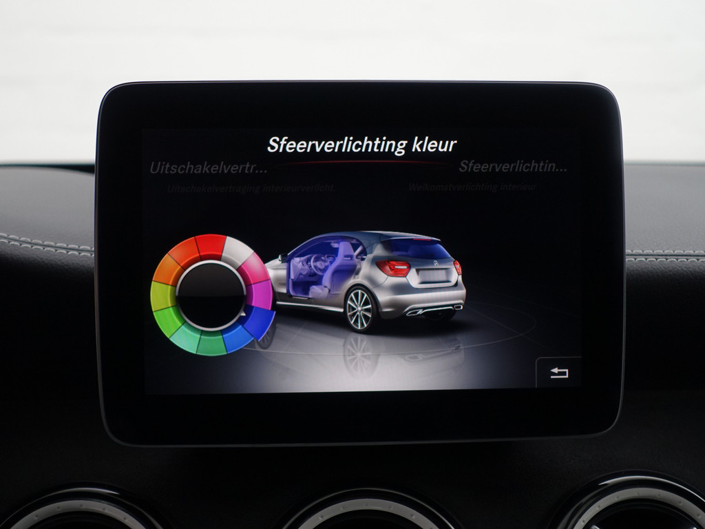 
								Mercedes-Benz A-Klasse 180 AMG White Art Edition Aut- Night Package, Sfeerverlichting, Camera, Keyless, Xenon Led, Dynamic Select vol									