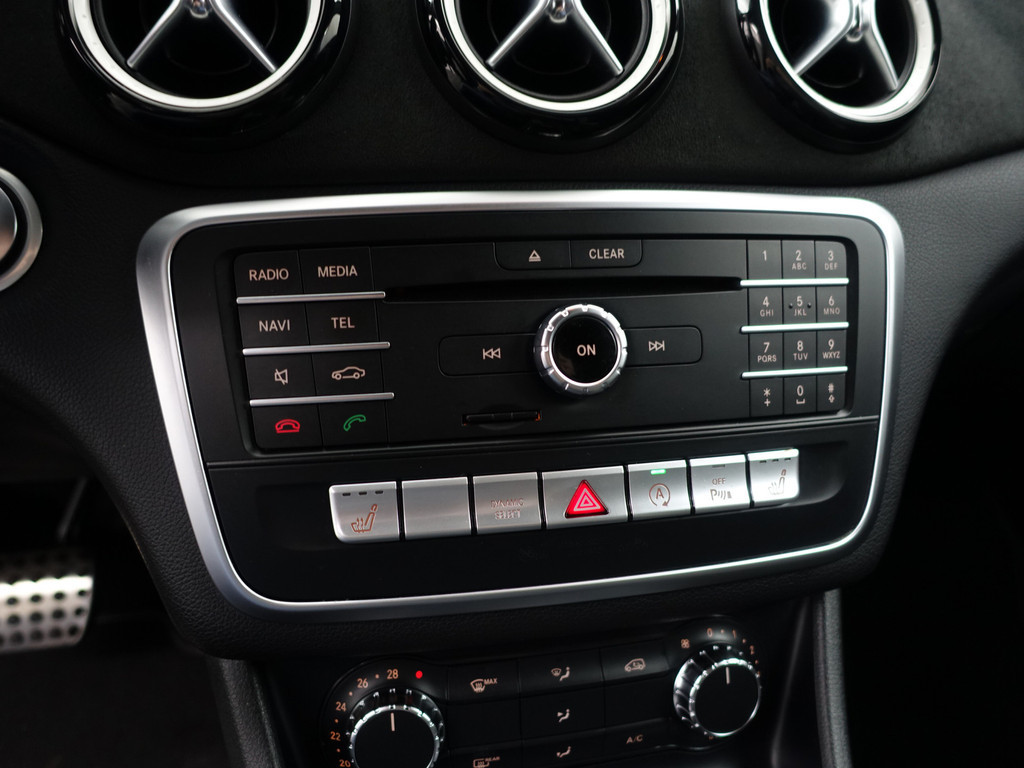 
								Mercedes-Benz A-Klasse 180 AMG White Art Edition Aut- Night Package, Sfeerverlichting, Camera, Keyless, Xenon Led, Dynamic Select vol									