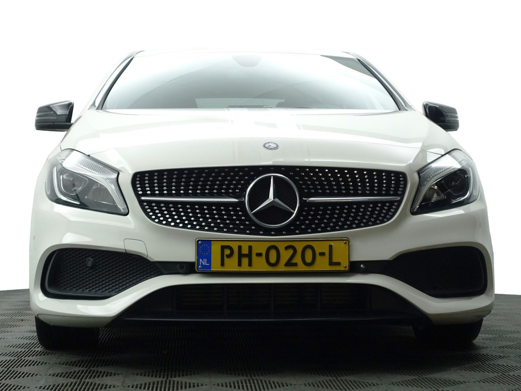 
								Mercedes-Benz A-Klasse 180 AMG White Art Edition Aut- Night Package, Sfeerverlichting, Camera, Keyless, Xenon Led, Dynamic Select vol									