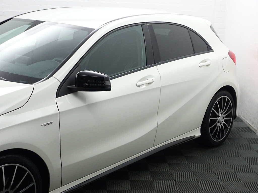 
								Mercedes-Benz A-Klasse 180 AMG White Art Edition Aut- Night Package, Sfeerverlichting, Camera, Keyless, Xenon Led, Dynamic Select vol									
