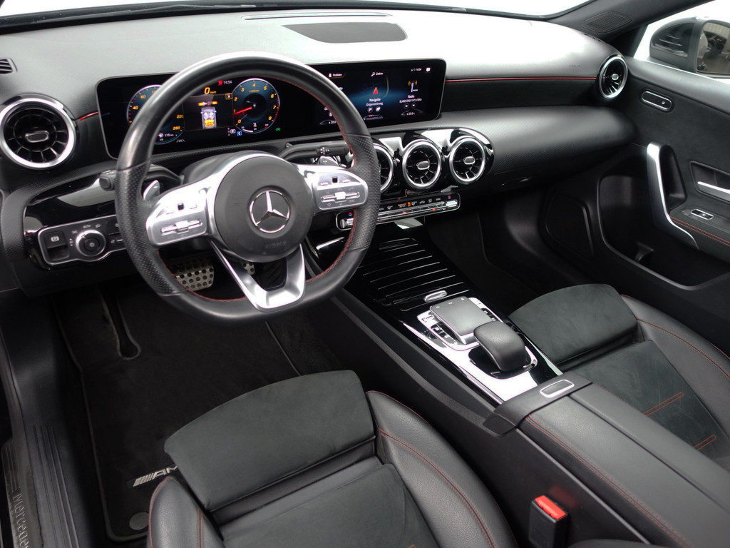 
								Mercedes-Benz A-Klasse 200 AMG Prestige Aut- Panodak, Sport Interieur, Xenon Led, Park Assist, Camera, Stoelverwarming vol									