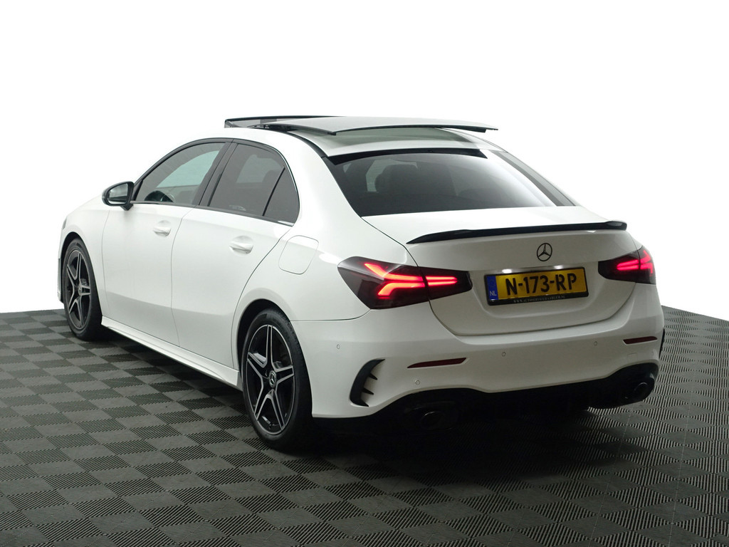 
Mercedes-Benz A-Klasse 250 AMG Premium Plus Aut- Sport Uitlaat, Panoramadak, Sfeereverlichting, Xenon Led, Stoelverwarming vol									