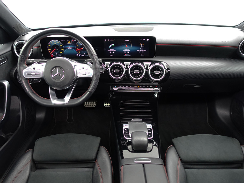 
								Mercedes-Benz A-Klasse 200 AMG Prestige Aut- Panodak, Sport Interieur, Xenon Led, Park Assist, Camera, Stoelverwarming vol									