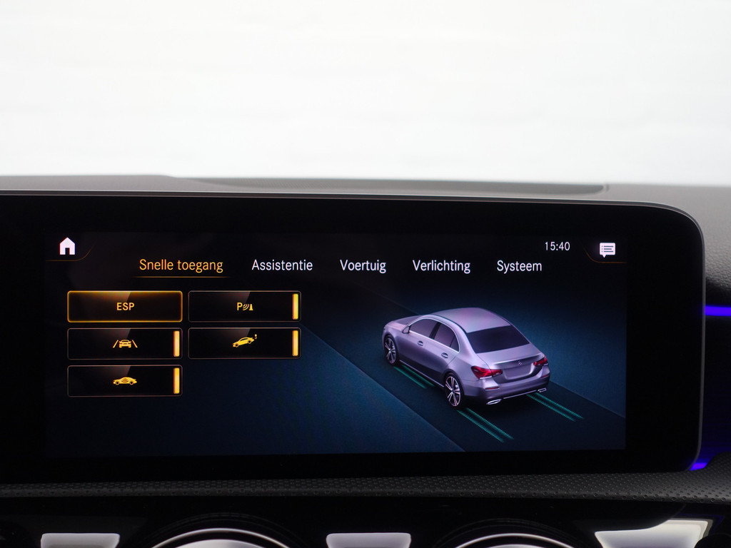 
Mercedes-Benz A-Klasse 250 AMG Premium Plus Aut- Sport Uitlaat, Panoramadak, Sfeereverlichting, Xenon Led, Stoelverwarming vol									